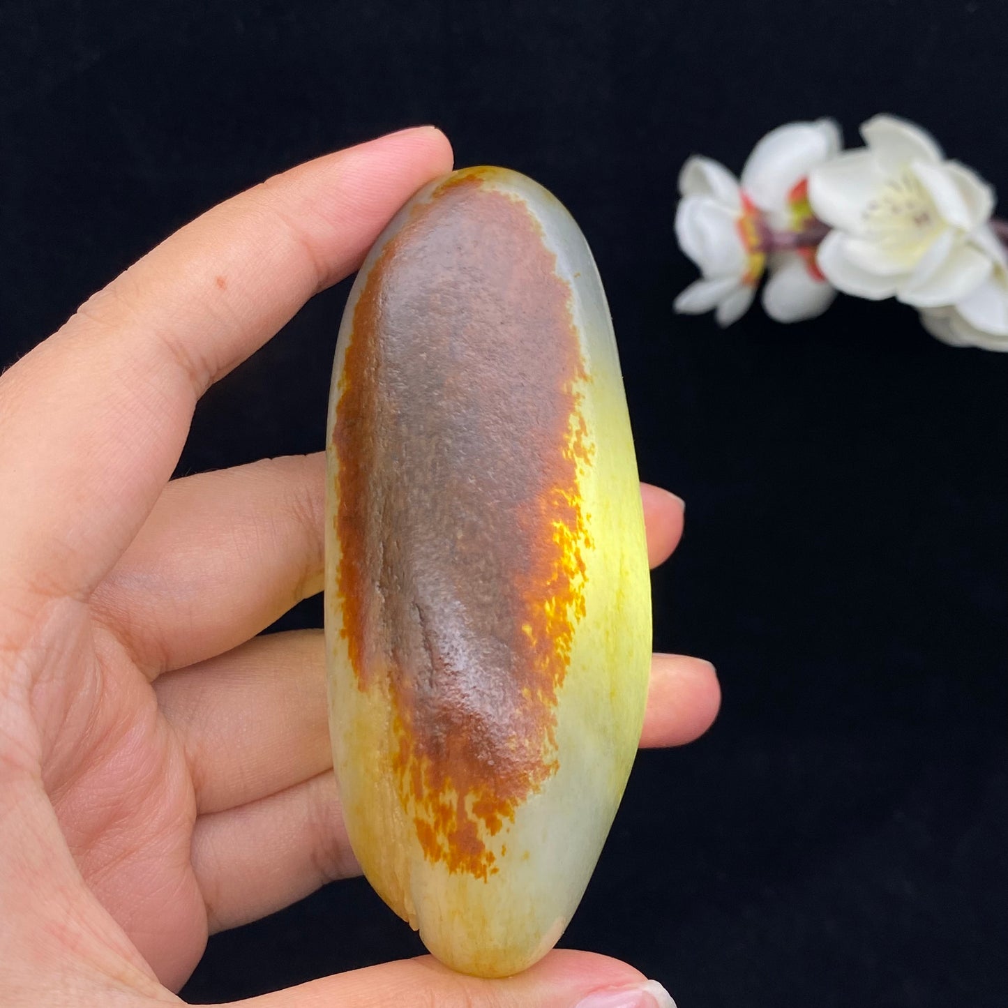 和田玉-聚红皮青花底籽料手把件(178.5克)
