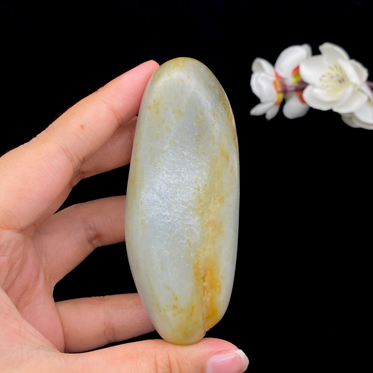 和田玉-聚红皮青花底籽料手把件(178.5克)