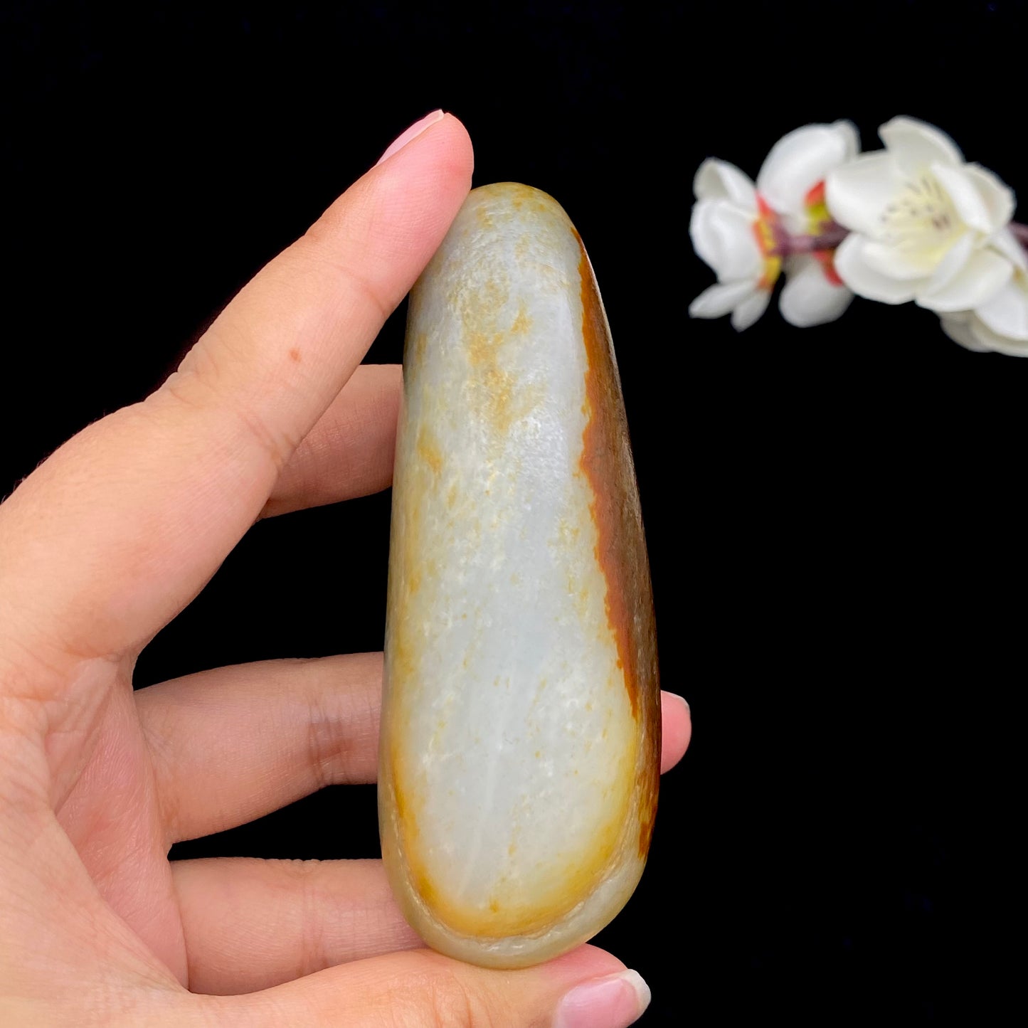 和田玉-聚红皮青花底籽料手把件(178.5克)