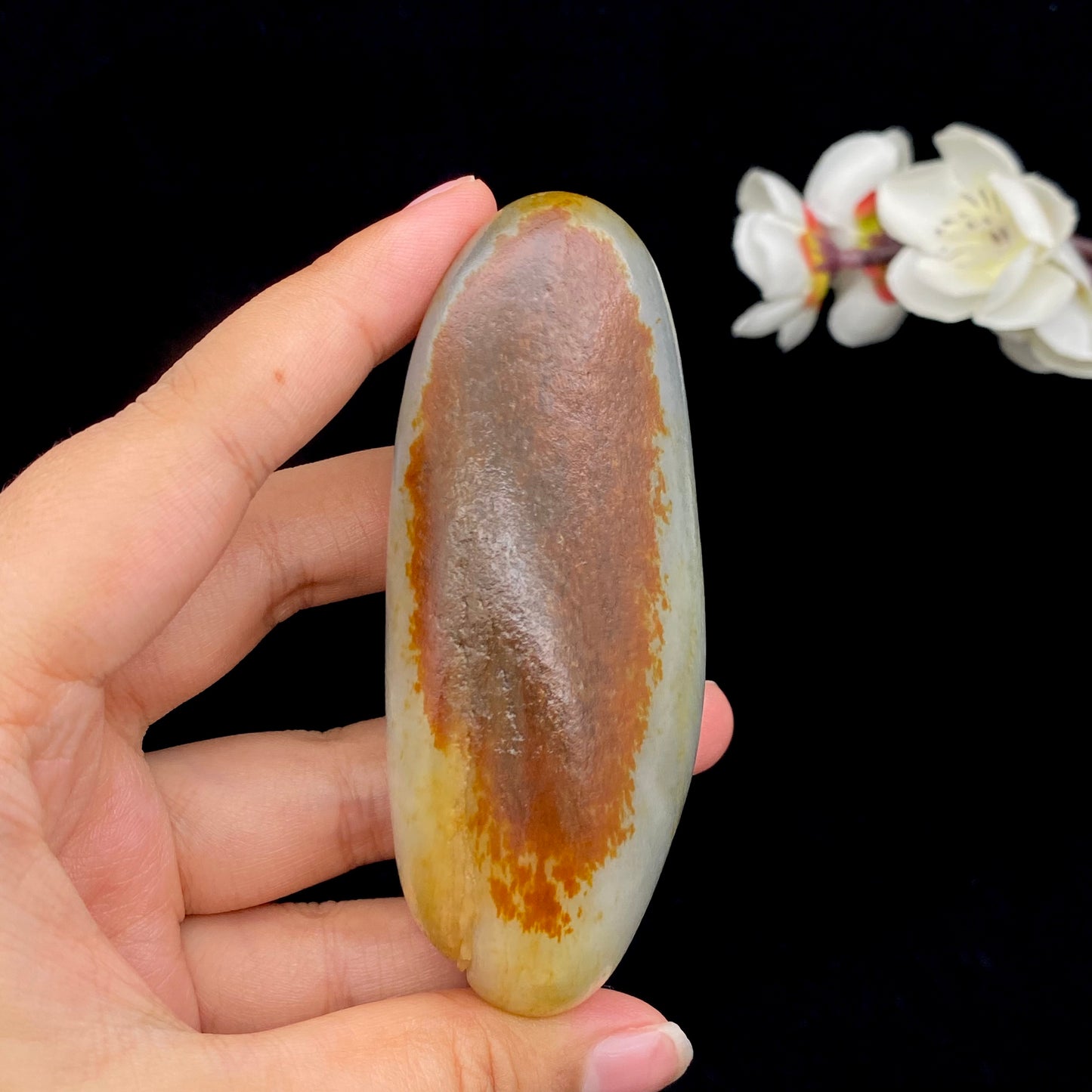 和田玉-聚红皮青花底籽料手把件(178.5克)