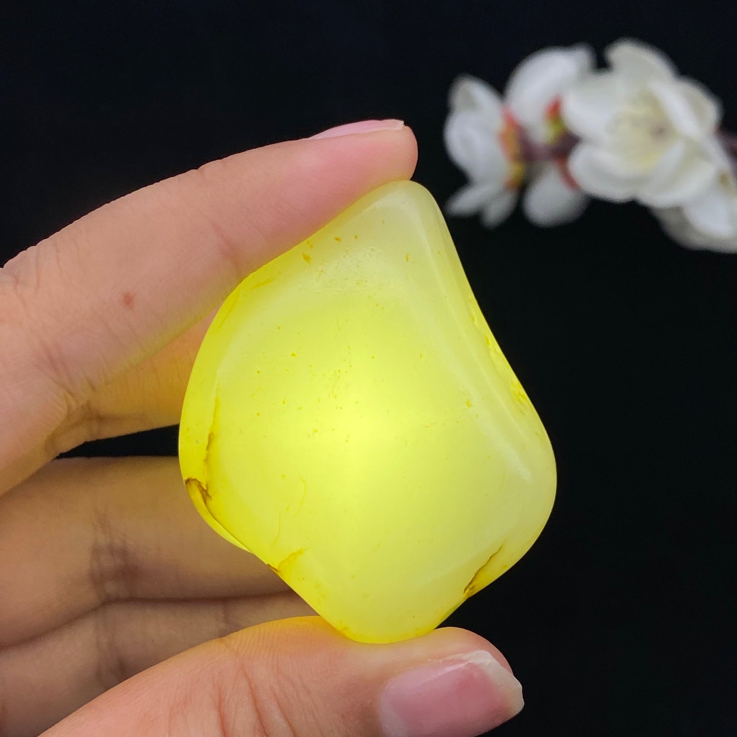 和田玉-淡淡的洒金皮白肉籽料原石(54.6克)