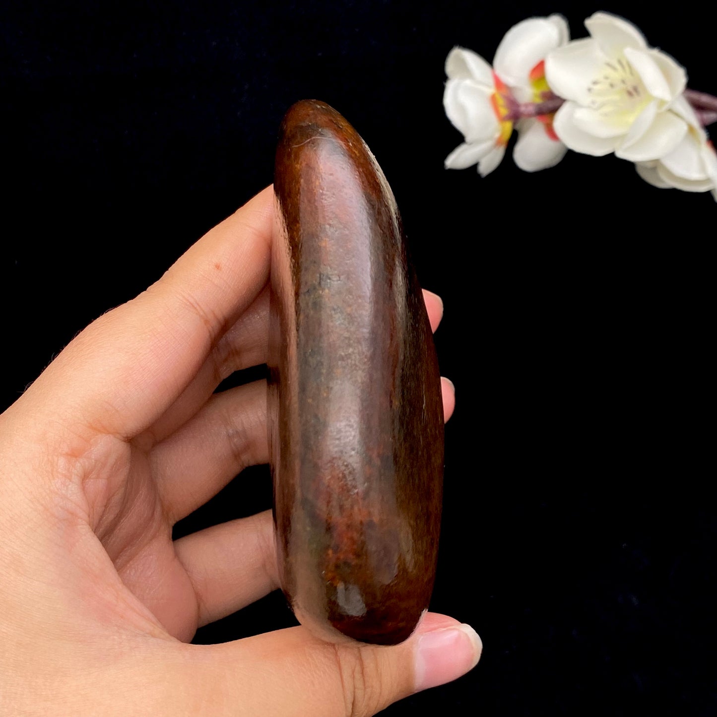 和田玉-红沁皮漏白肉籽料原石(362.6克)