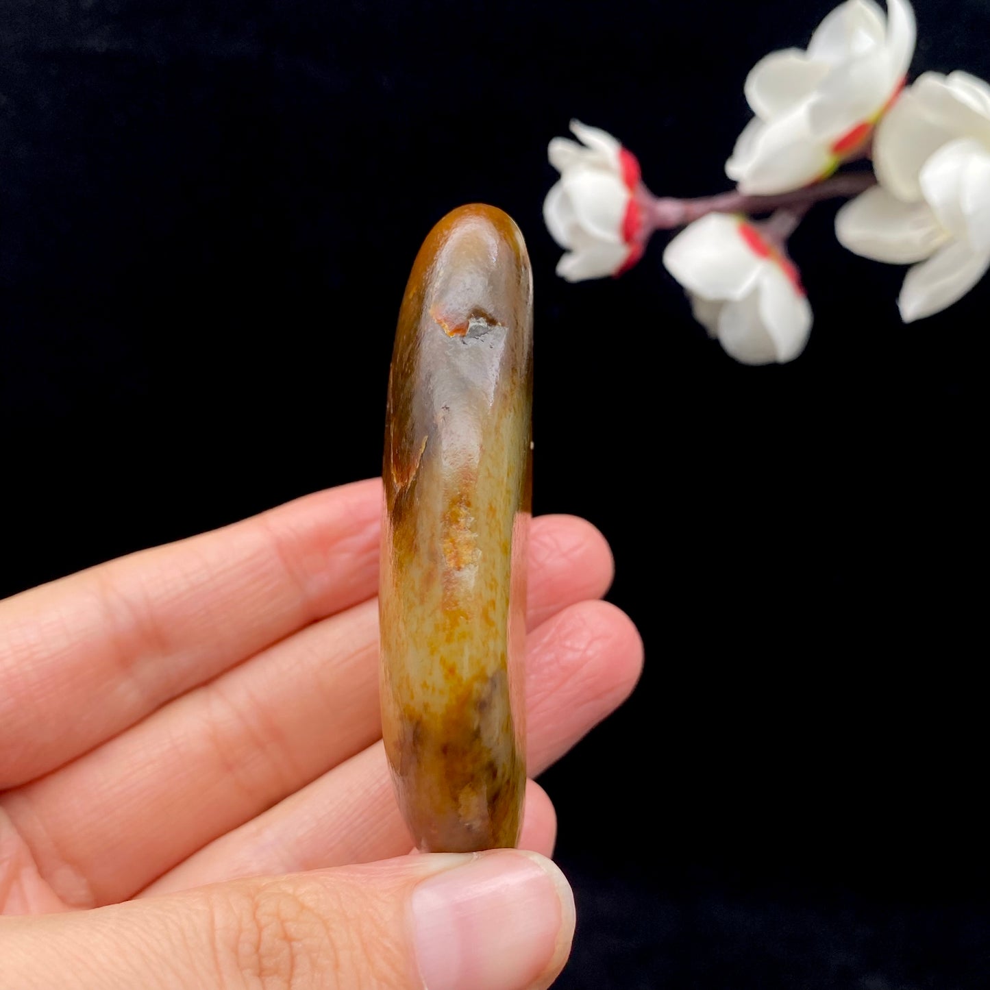 和田玉-洒金皮带聚黄皮白肉籽料原石(76.3克)