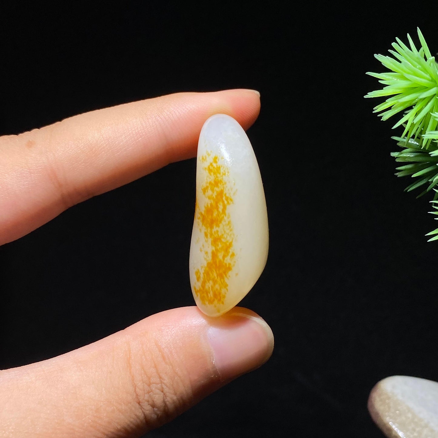 和田玉白玉红皮籽料原石(17.2g)