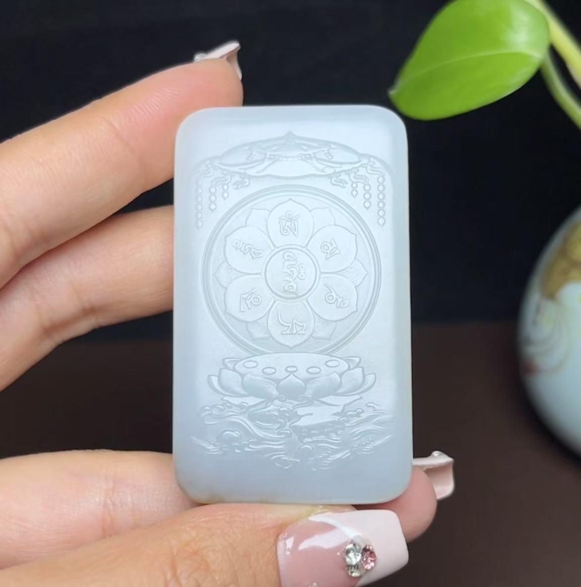 新疆和田玉且末糖白羊脂玉佛公(26.3g)