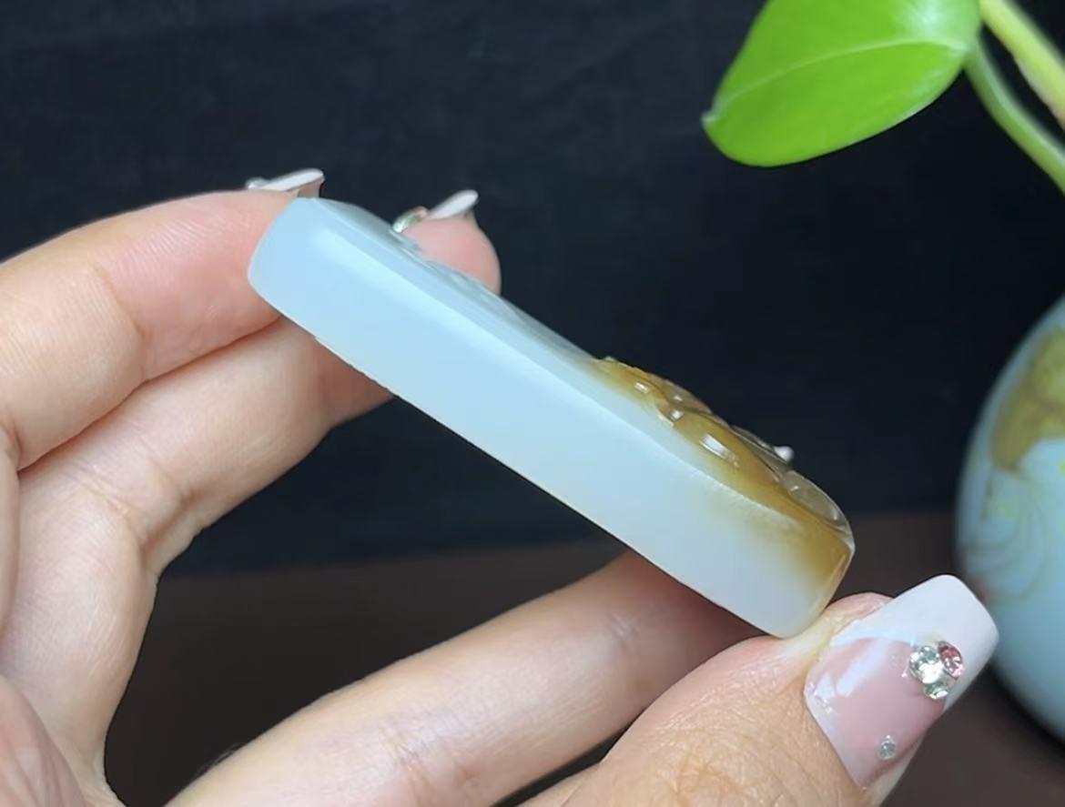 新疆和田玉且末糖白羊脂玉佛公(26.3g)