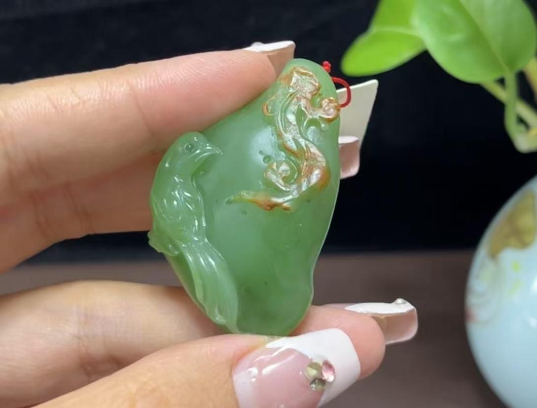 和田玉苹果绿碧玉喜上眉梢(28.3g)