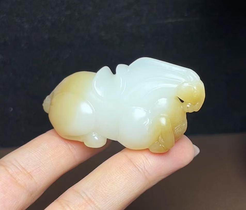 和田玉且末糖羊脂玉生肖马马到成功(49.5g)