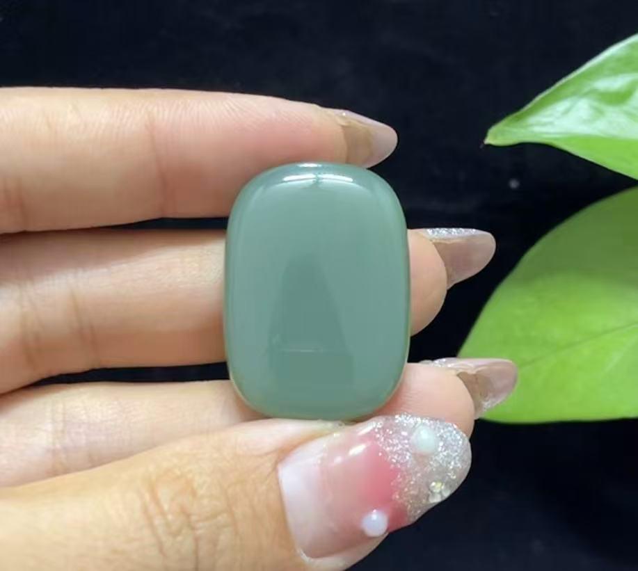 精品和田玉沙枣青平安无事牌(8.4g)