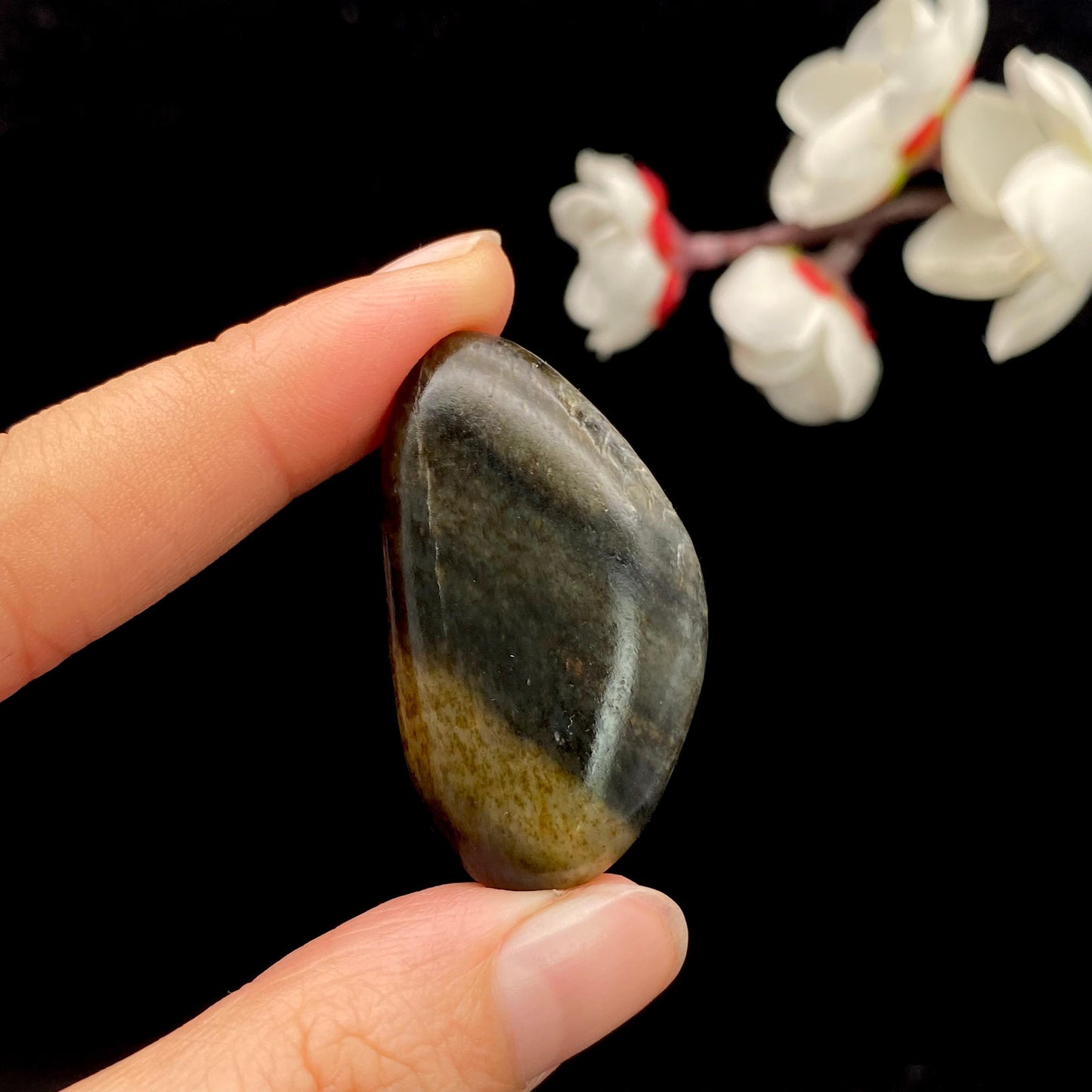和田玉秋梨皮青花籽料原石(22.3g)