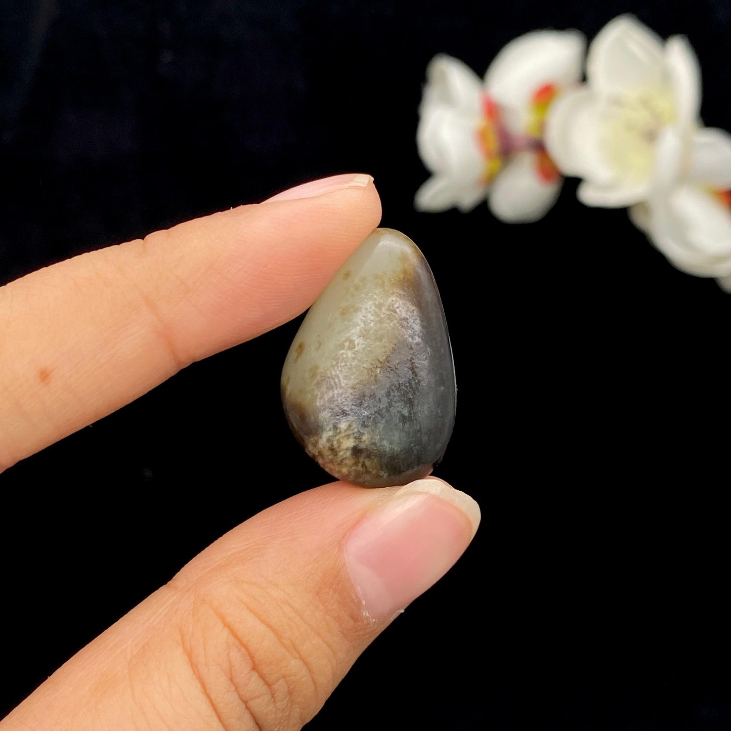 和田玉黑秋梨皮籽料吊坠籽(7.1g)