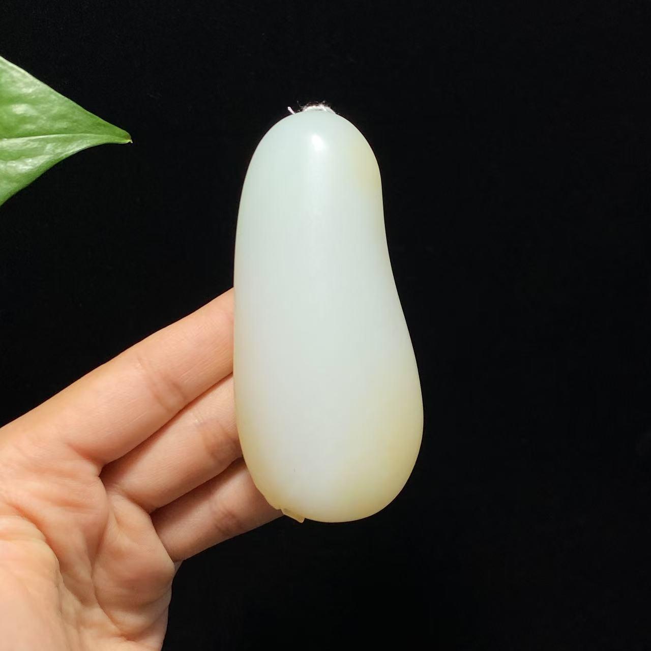 高品质新疆且末糖白玉连年有余手把件(114.8g)