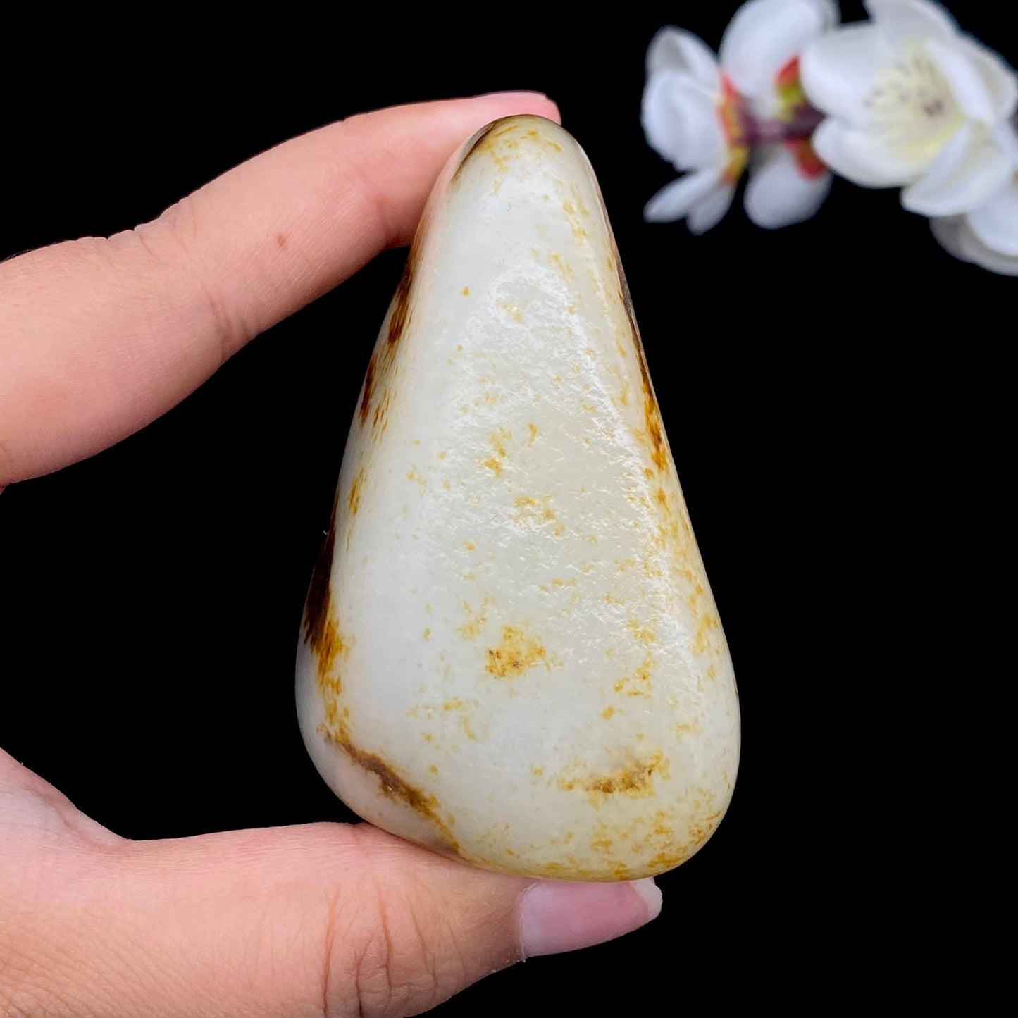 和田玉洒红皮籽料手把件(215.9g)