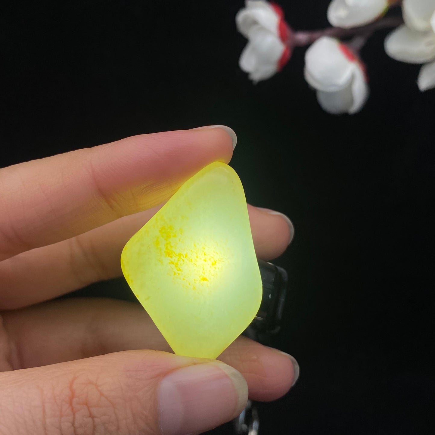 和田玉洒金皮籽料原石(10.9g)