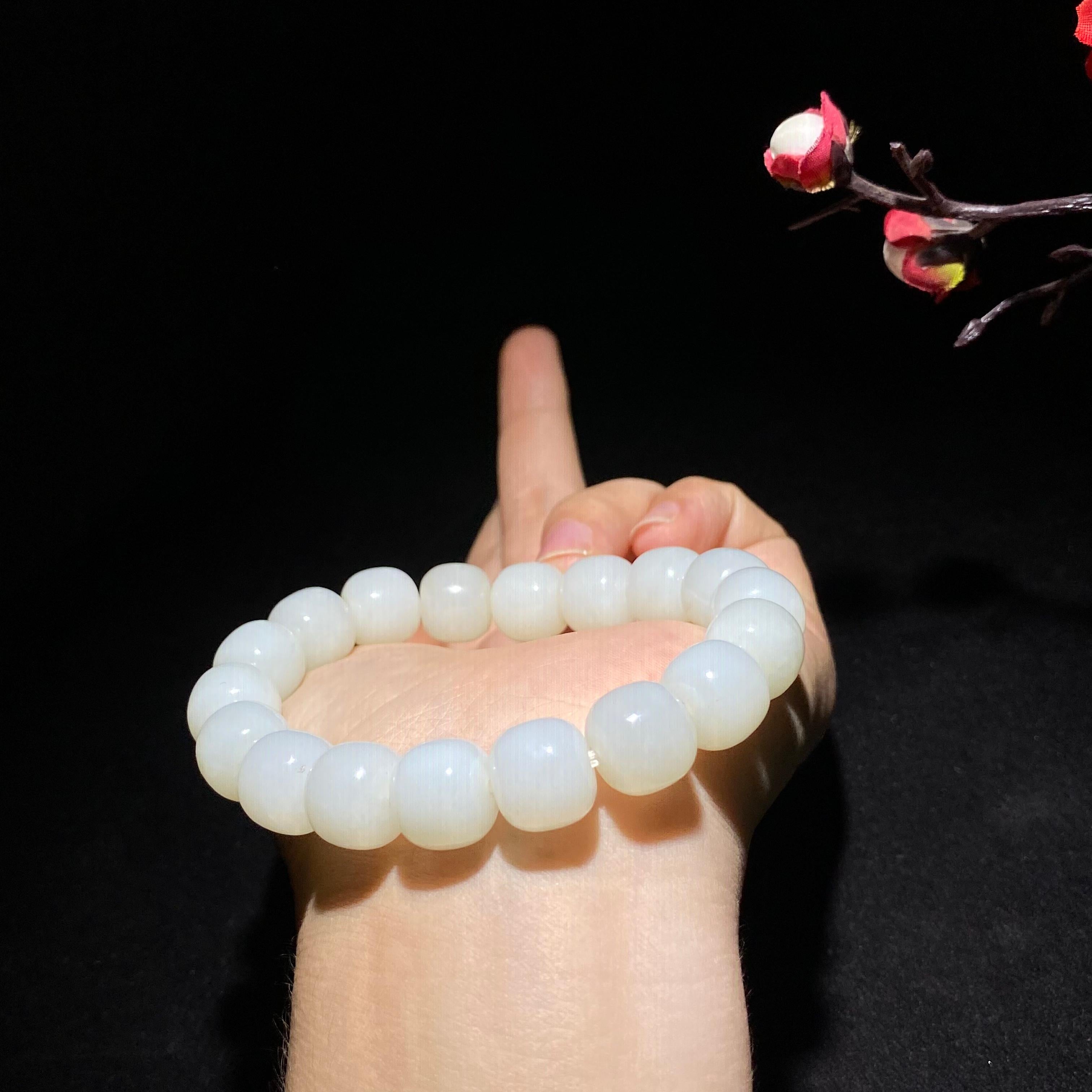 【超值推荐】和田山料羊脂白玉老型珠手串(52.0克)