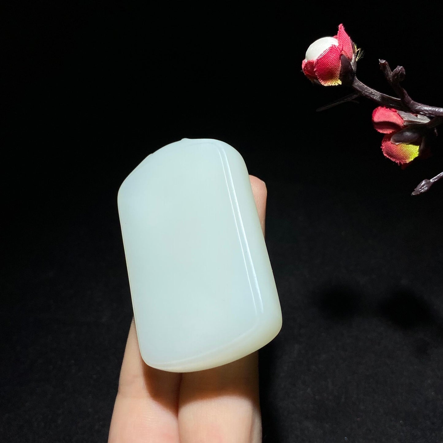高品质和田山料羊脂白玉无事牌(54.5g)
