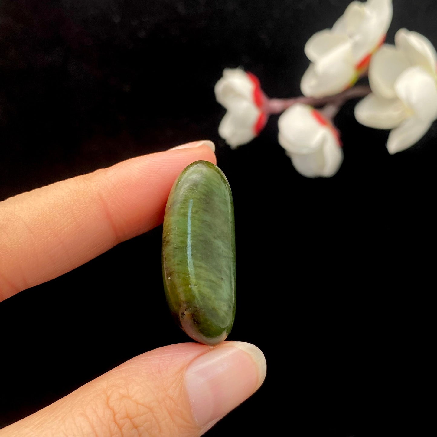 和田玉沙枣青籽料原石(13.7g)