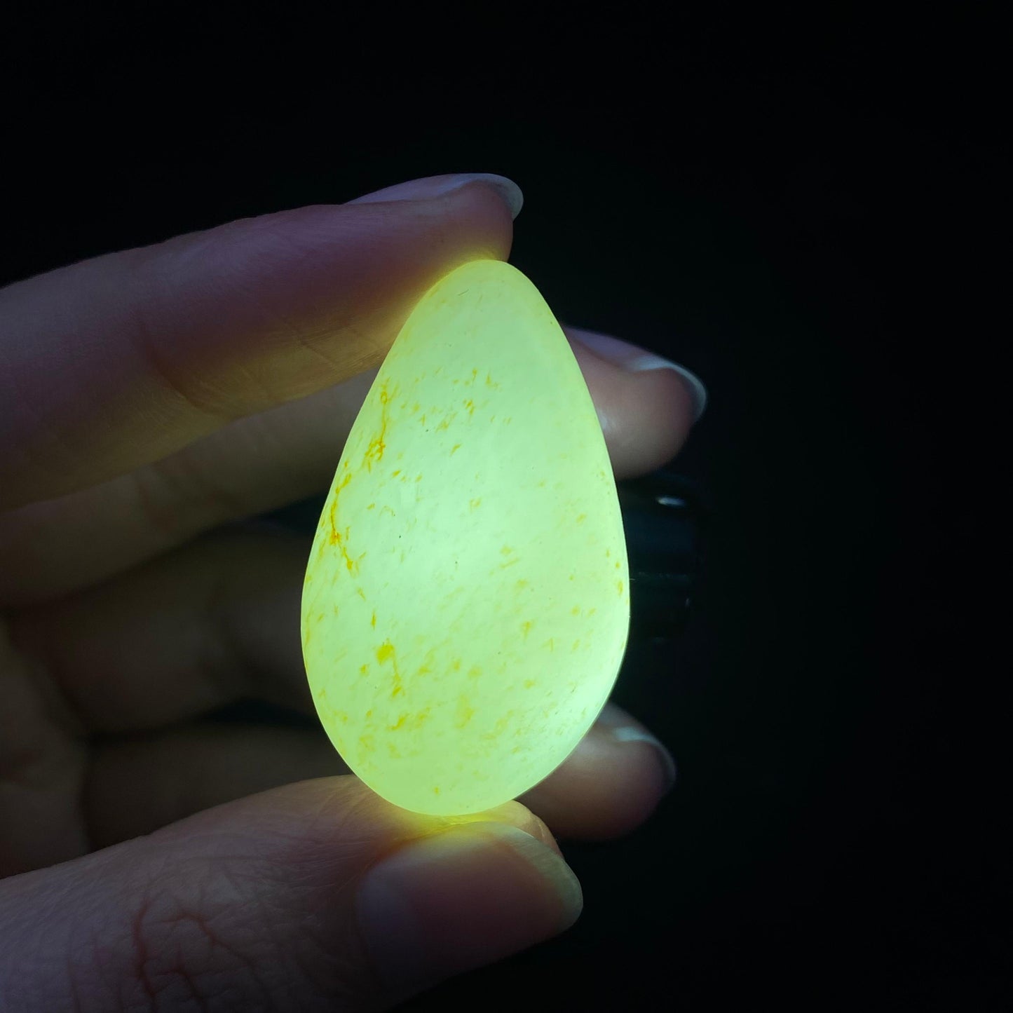 和田玉洒金皮籽料原石(20.7g)