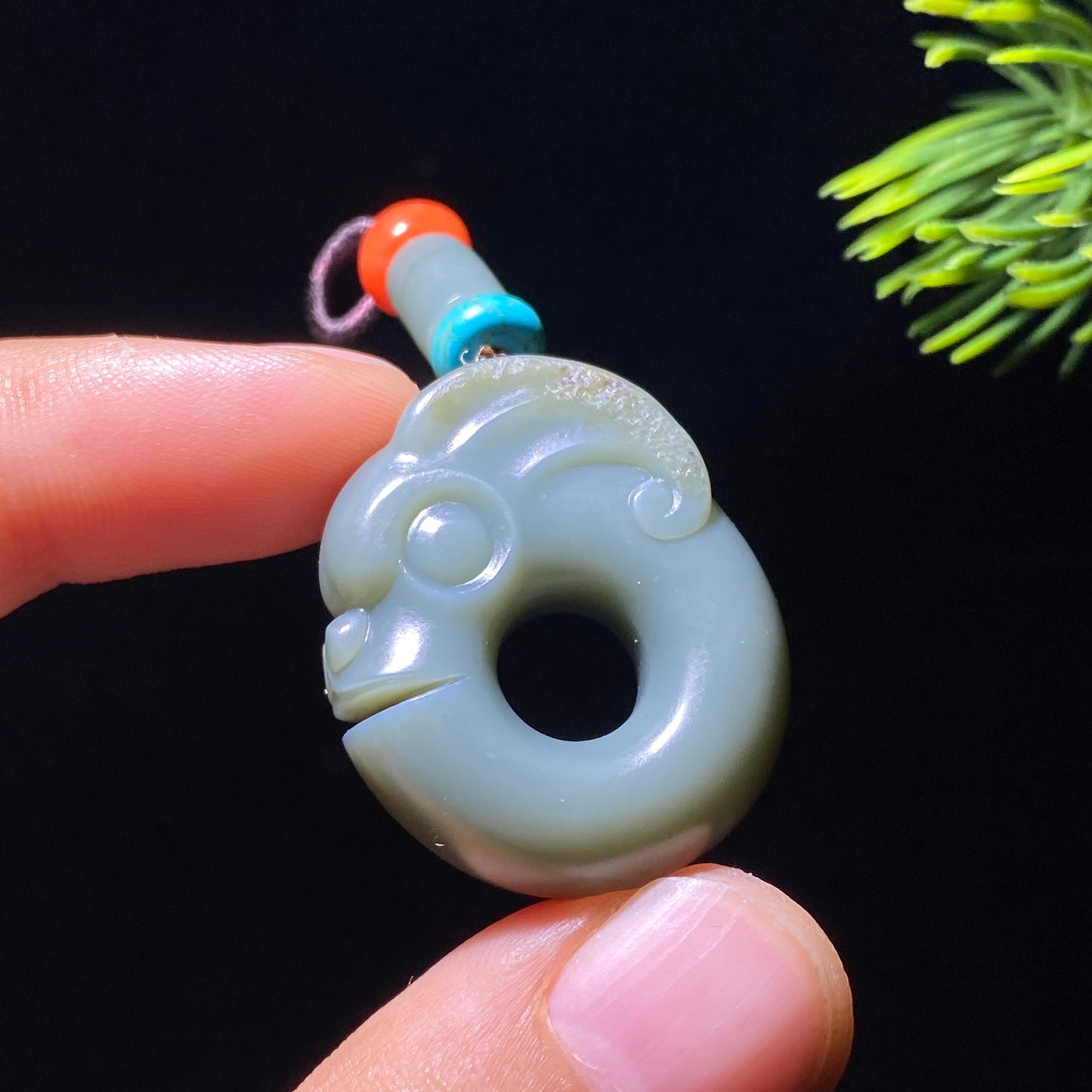 和田玉籽料沙枣青玉猪龙(12.0g)