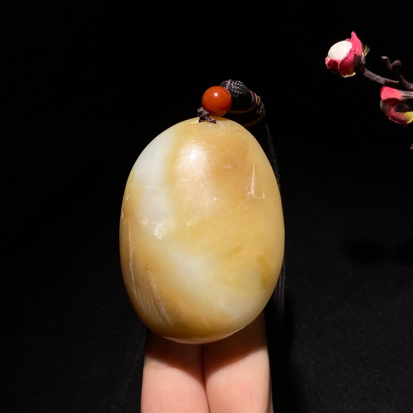 新疆且末糖白玉佛公手把件(83.5g)