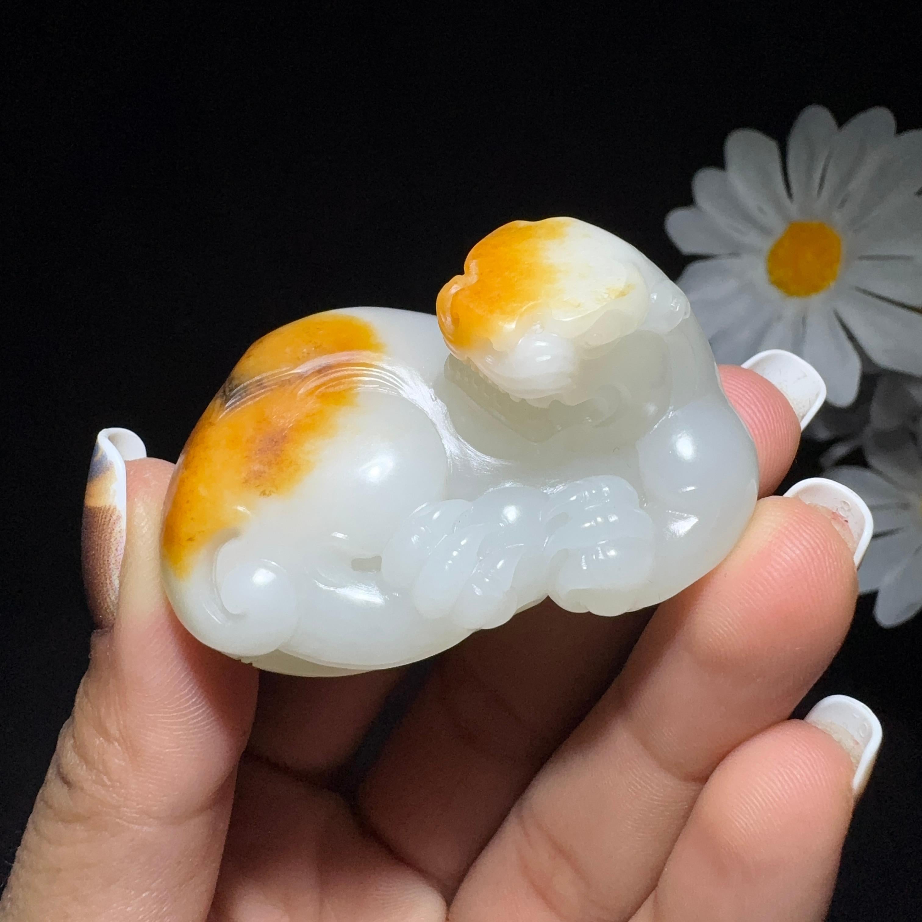 和田玉籽料手把件貔貅（66.7g） – 厚德载玉