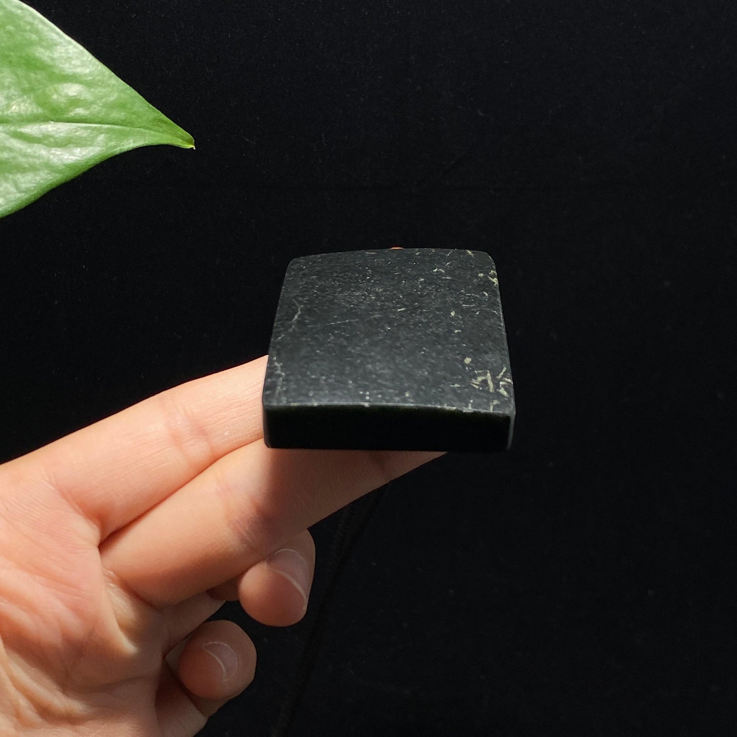 和田玉籽料黑青无事牌挂件(65.0g)