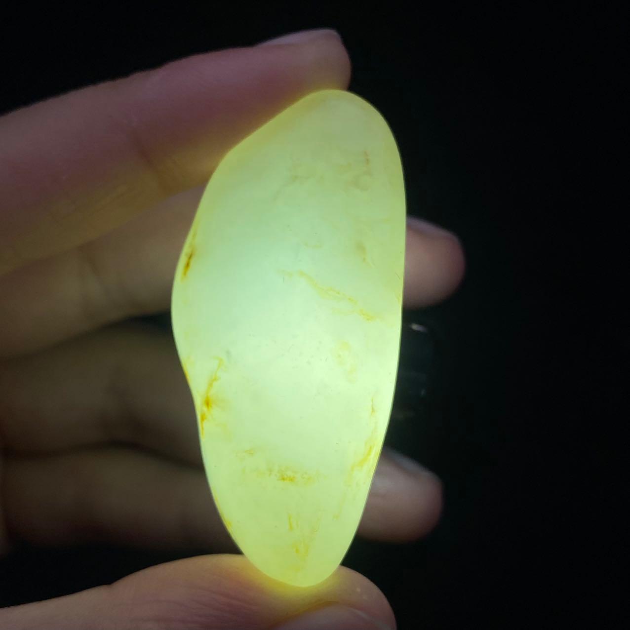 和田玉黄皮籽料原石(29.7g)