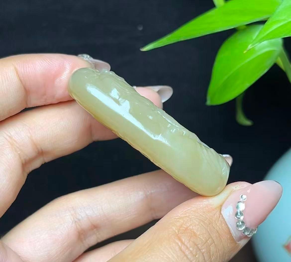 新疆和田玉且末糖白羊脂玉生肖上山虎(44.0g)
