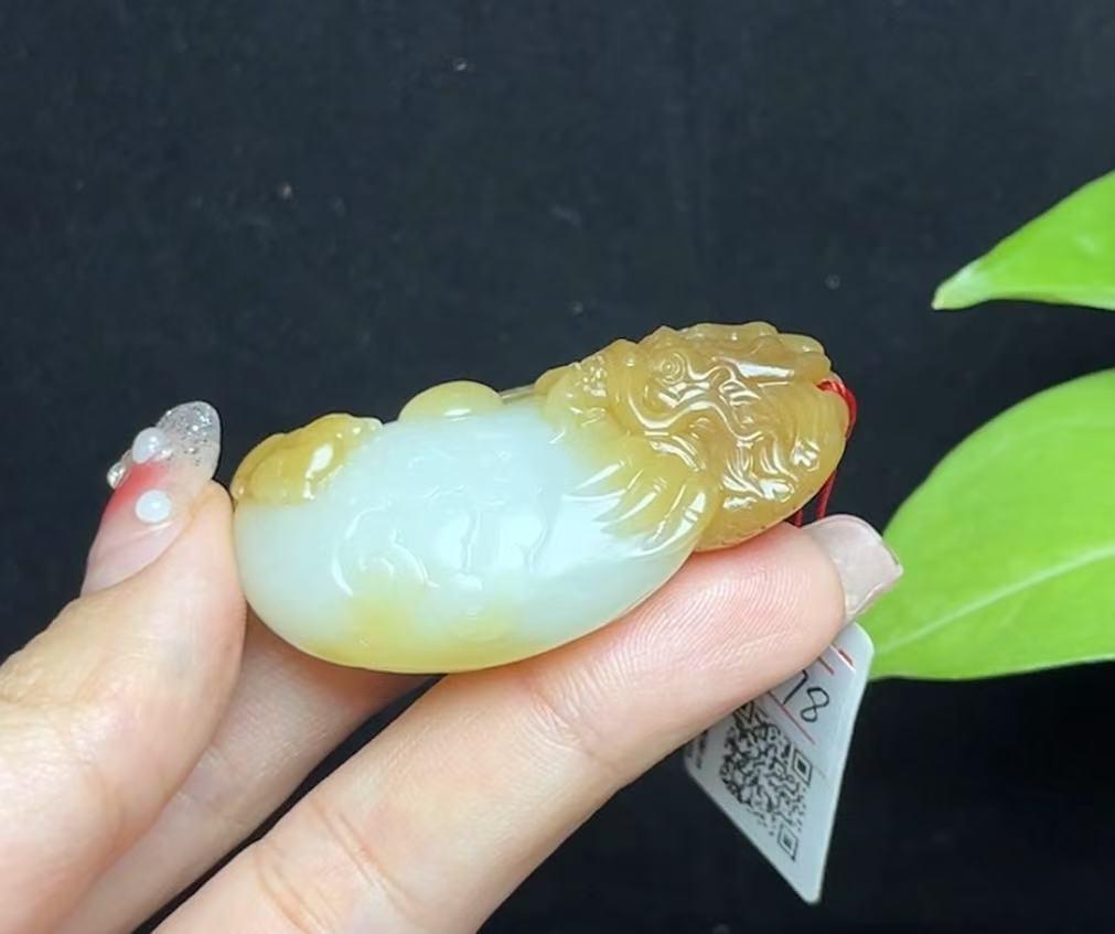 新疆和田玉且末糖羊脂玉望子成龙(39.4g)