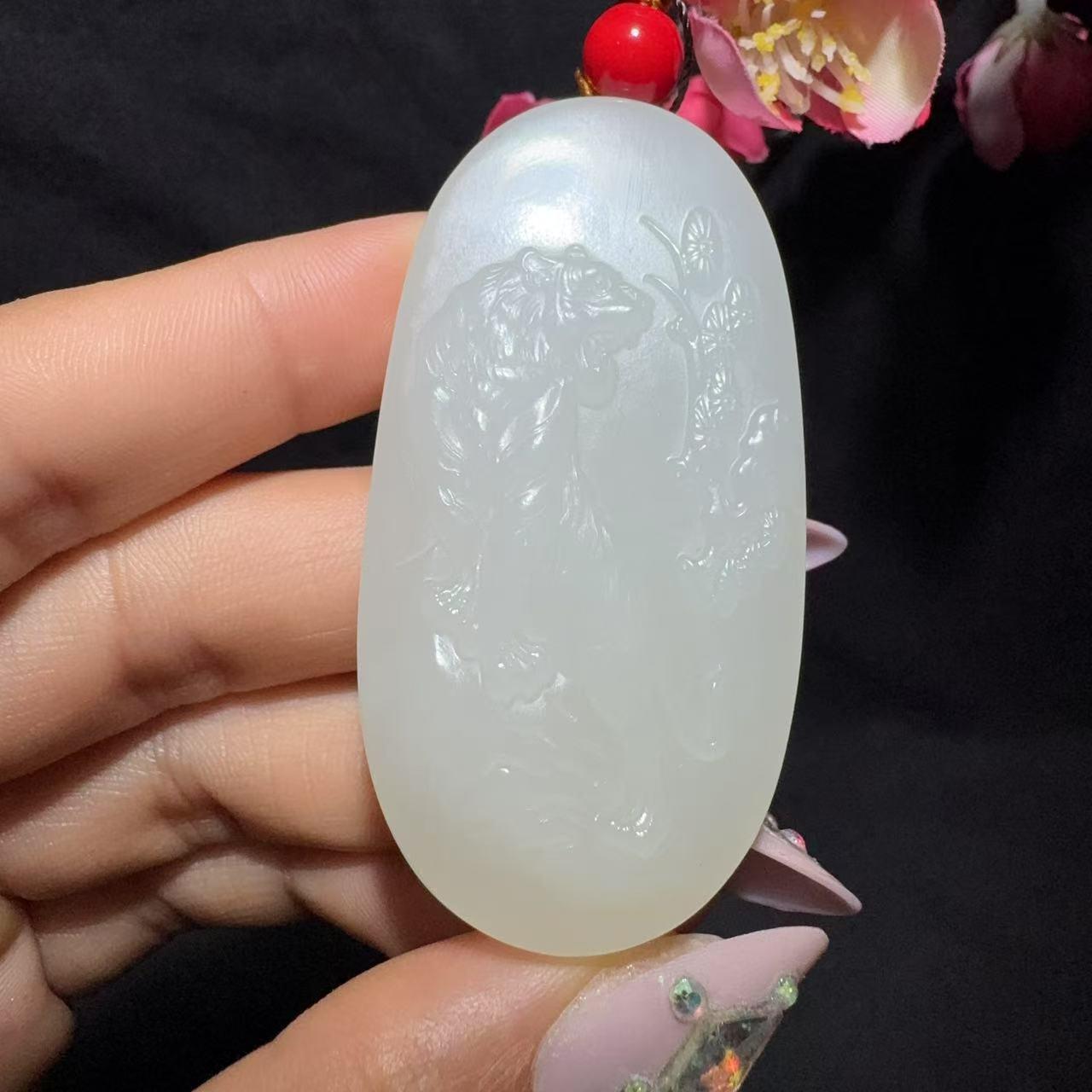 和田玉白玉挂件虎虎生威(41.0g)