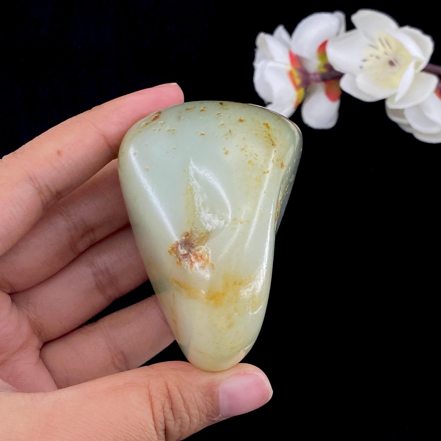 和田玉聚红皮带翠籽料手把件(232.3g)