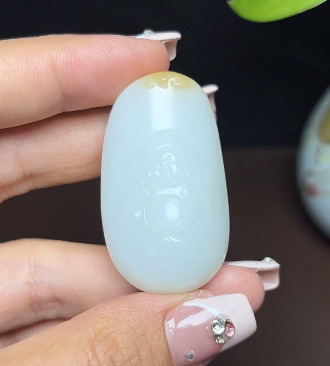 新疆和田玉且末糖白羊脂玉佛公(26.4g)