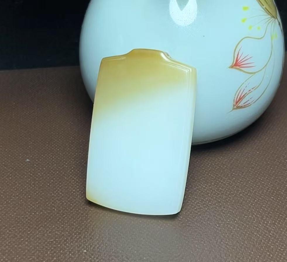 新疆和田玉且末天地糖羊脂玉平安无事牌(38.5g)