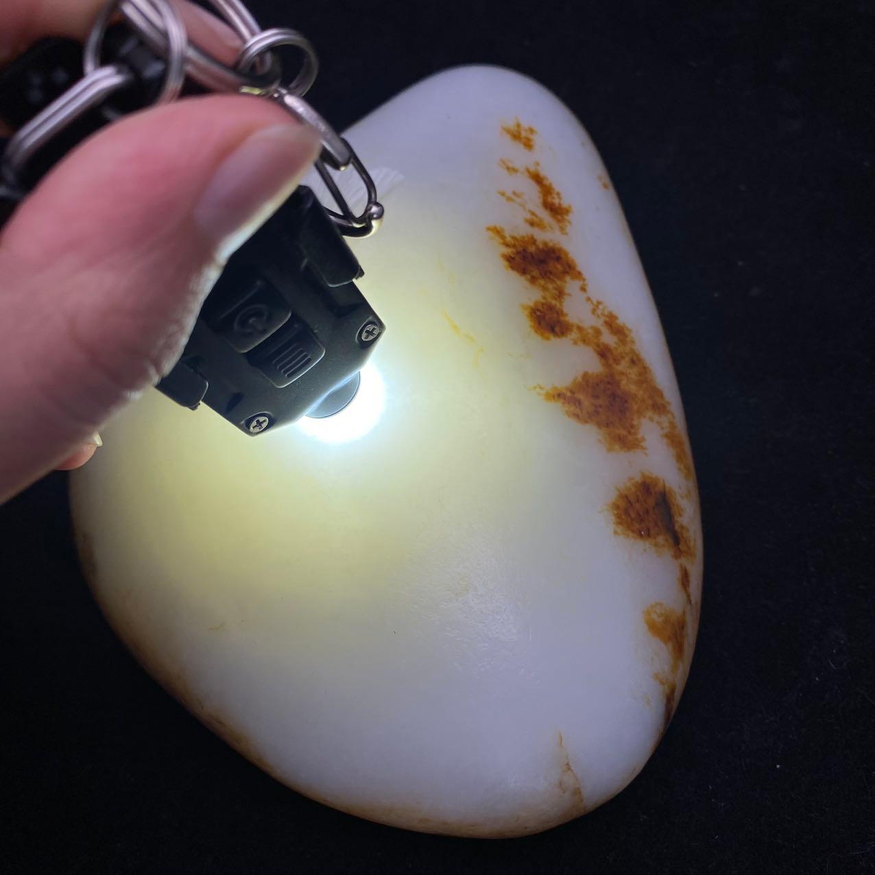 和田玉洒红皮籽料原石(954.3g)