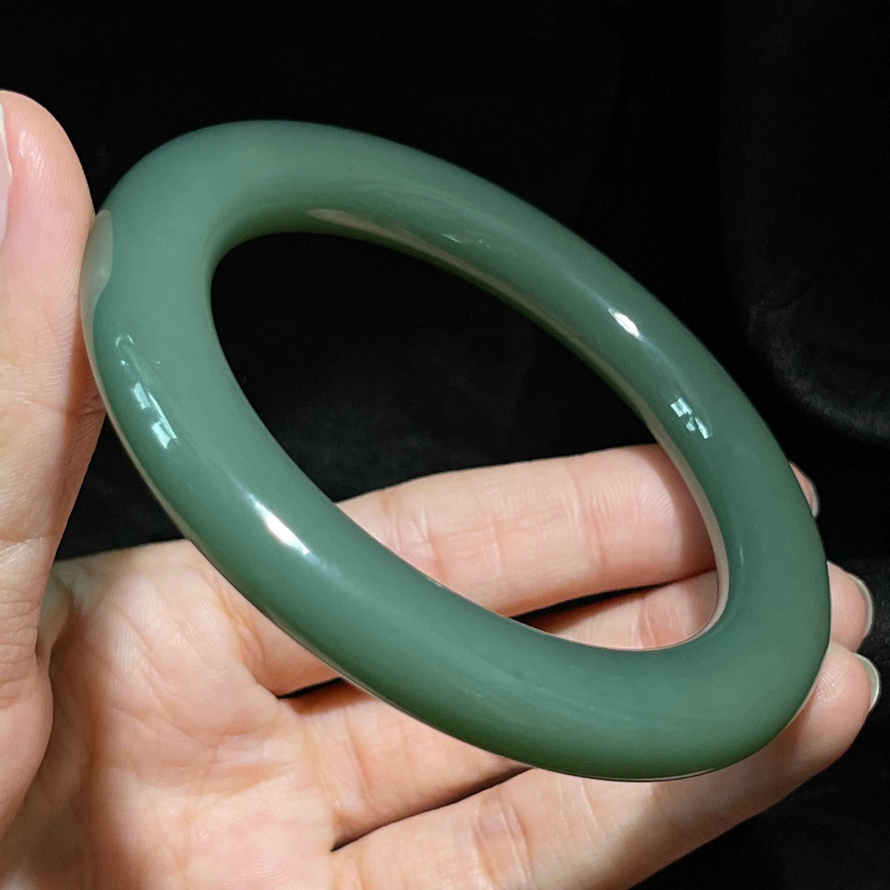 和田玉碧玉鸭蛋青手镯(55.4g)