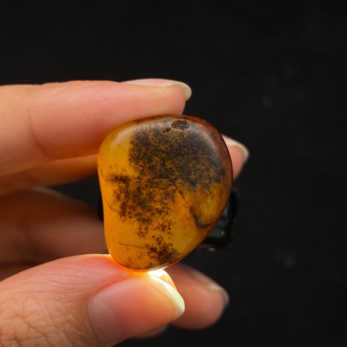 和田玉聚红皮籽料吊坠籽(11.9g)
