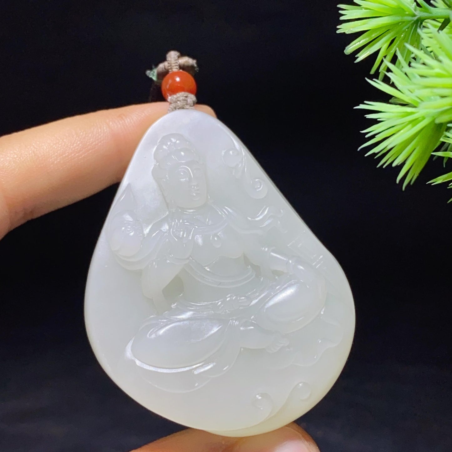 和田玉籽料观音挂件( 68.4g )