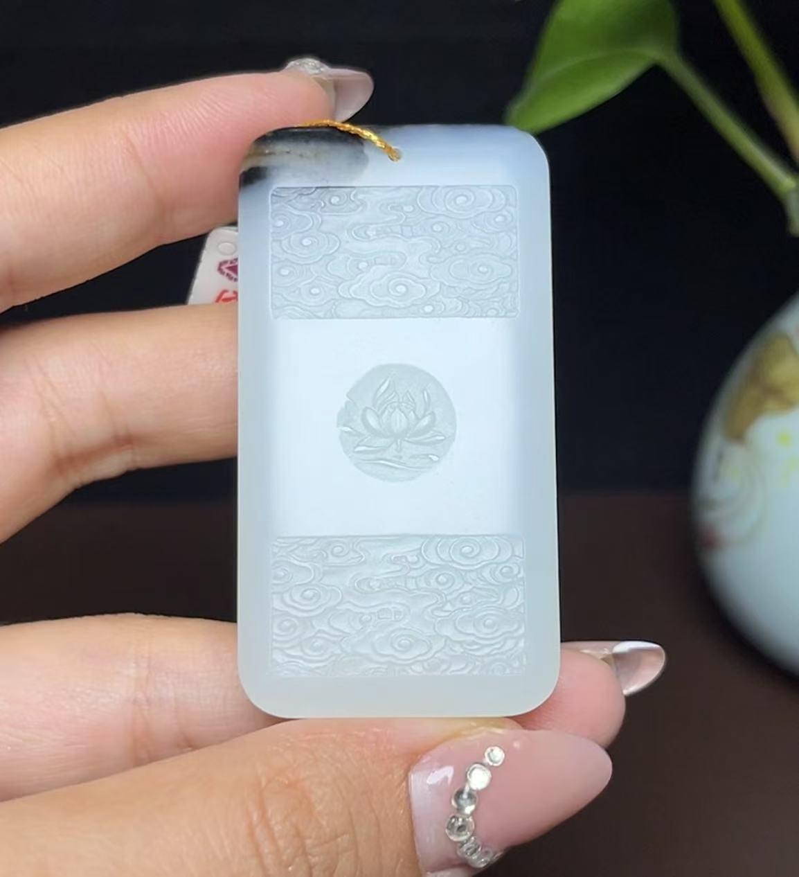 和田玉籽料羊脂玉佛公挂件(46.2g)