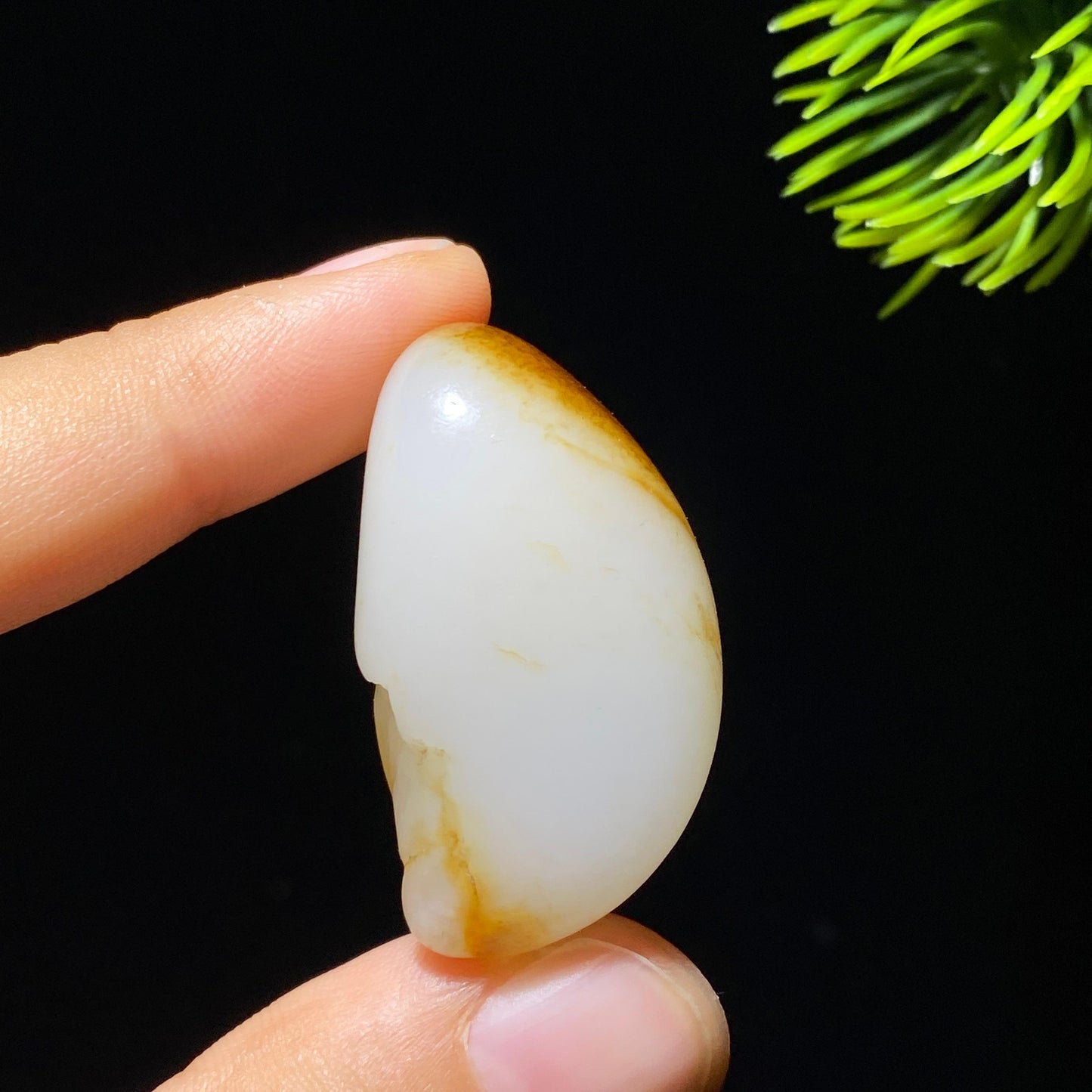 和田玉白玉秋梨皮籽料原石(21.7g)
