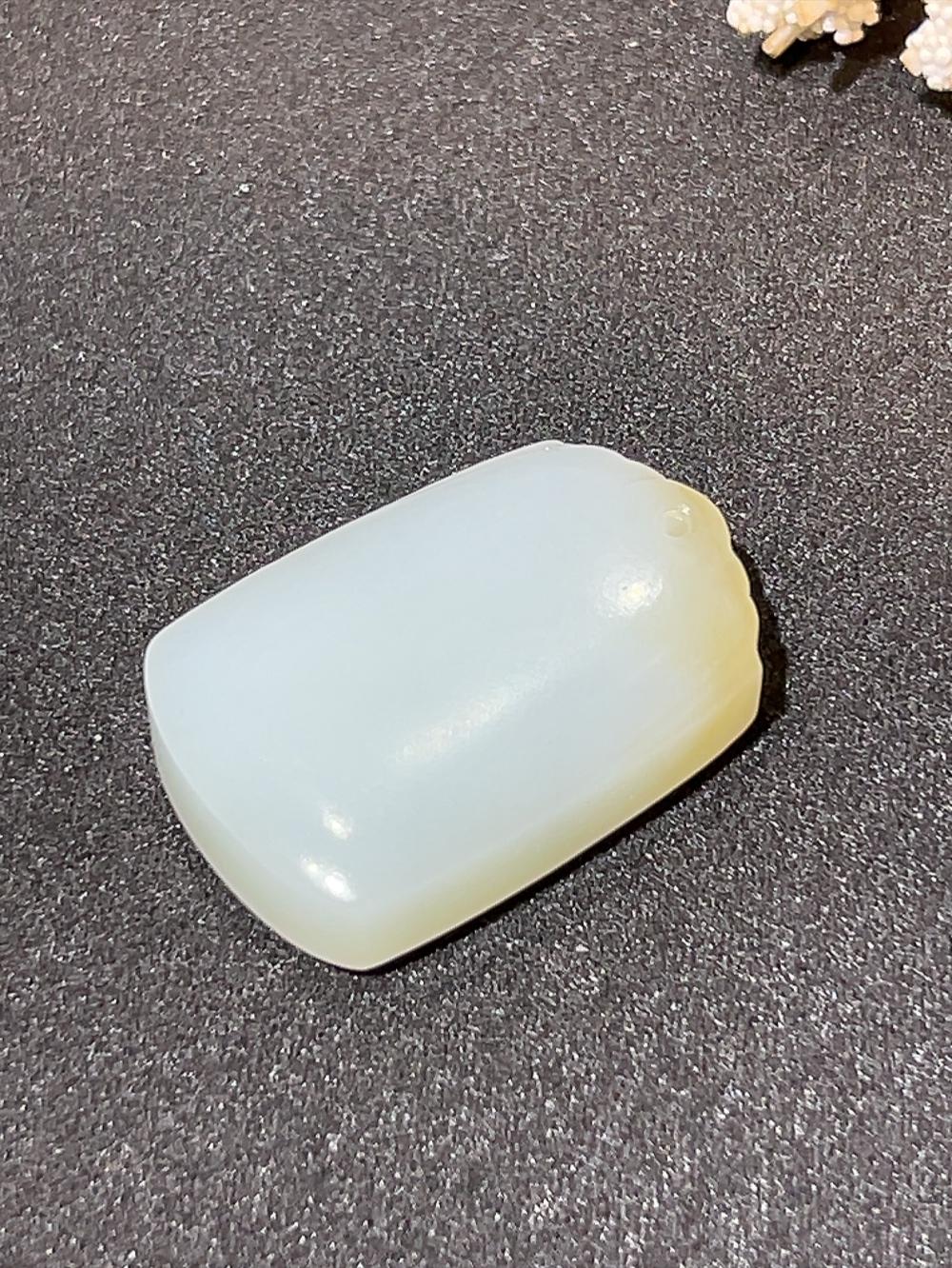 和田玉且末料糖白平安无事牌(28.8g)