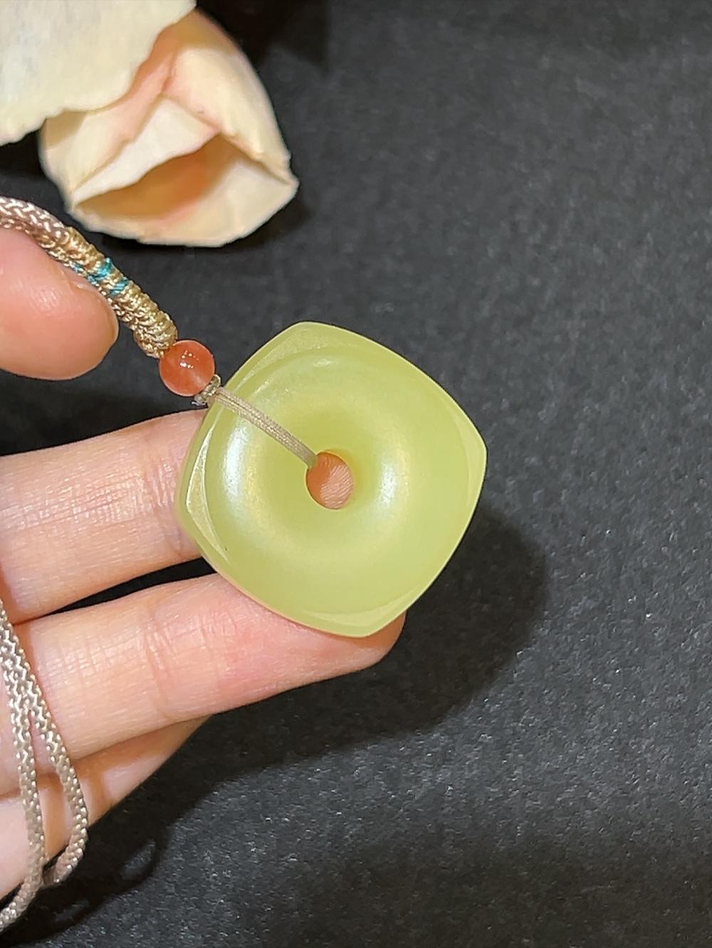 和田玉新疆若羌黄口料四方守护牌(13.0g)
