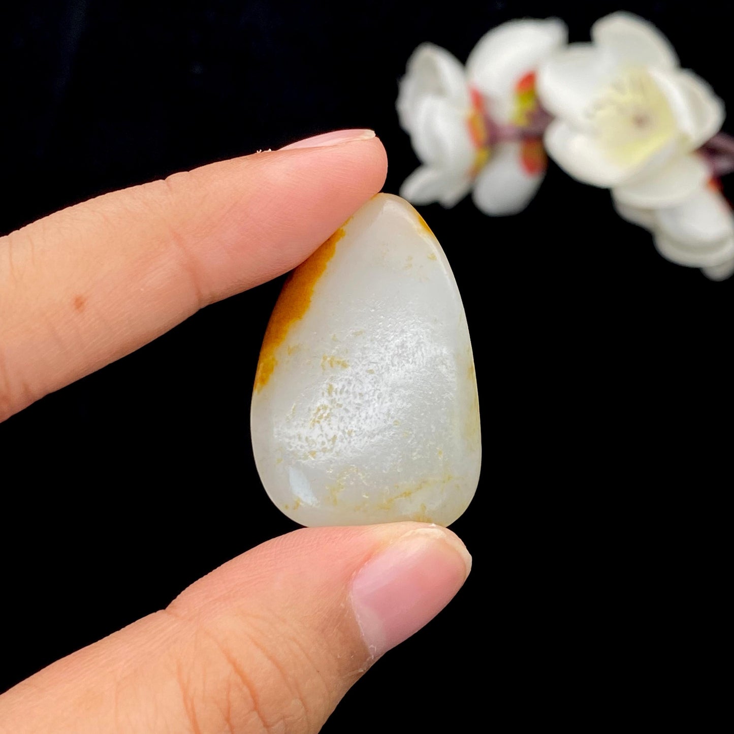 和田玉聚红皮青花底籽料吊坠籽(15.5g)