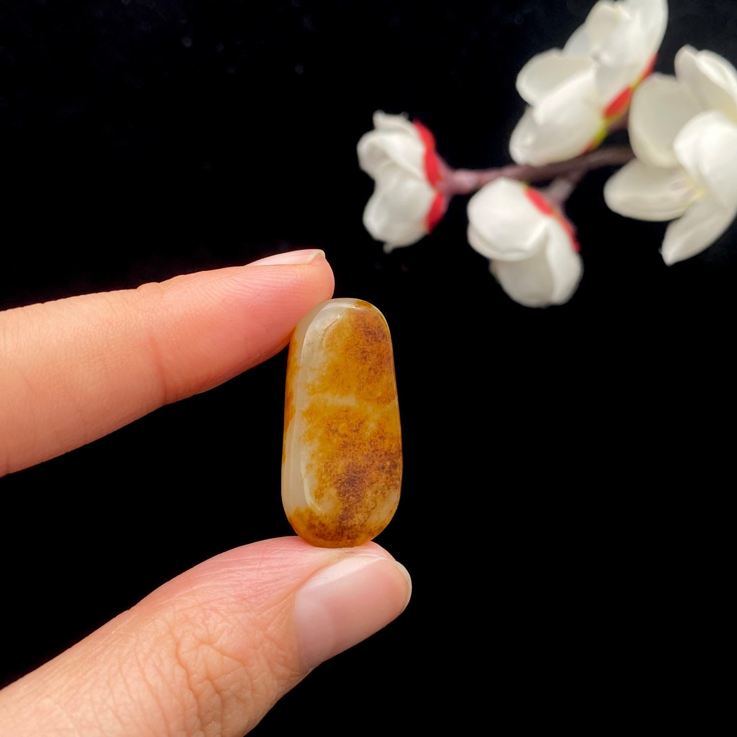 和田玉聚红皮籽料原石(4.8g)
