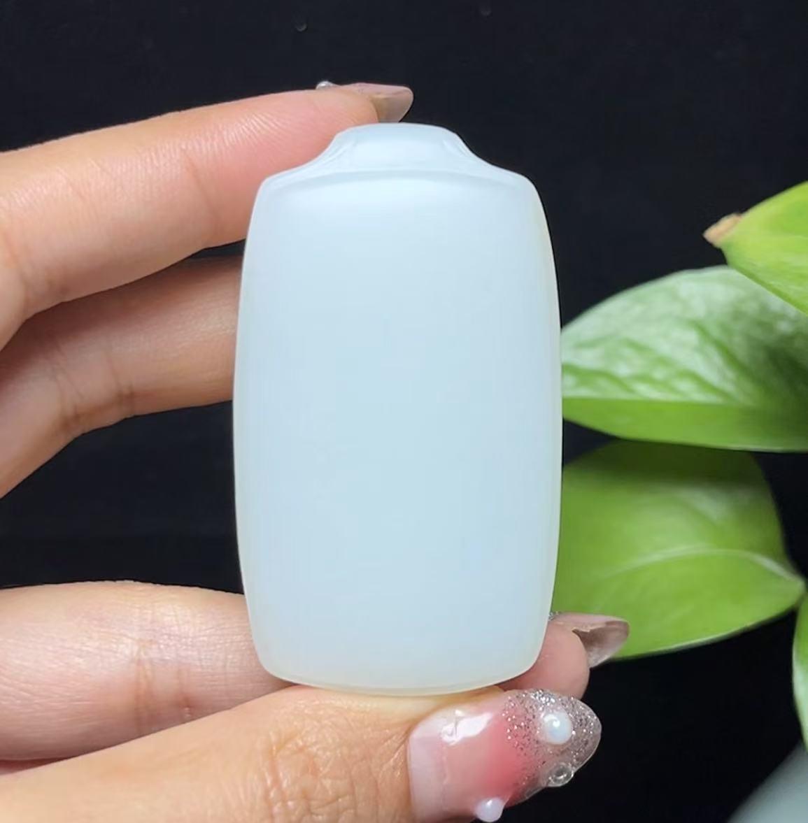 和田玉且末糖羊脂玉平安无事牌(63.3g)