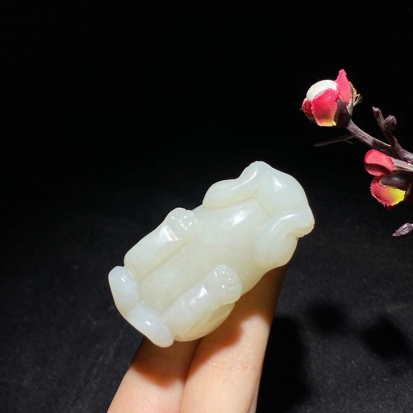 精品和田山料糖白玉貔貅挂件(70.5g)