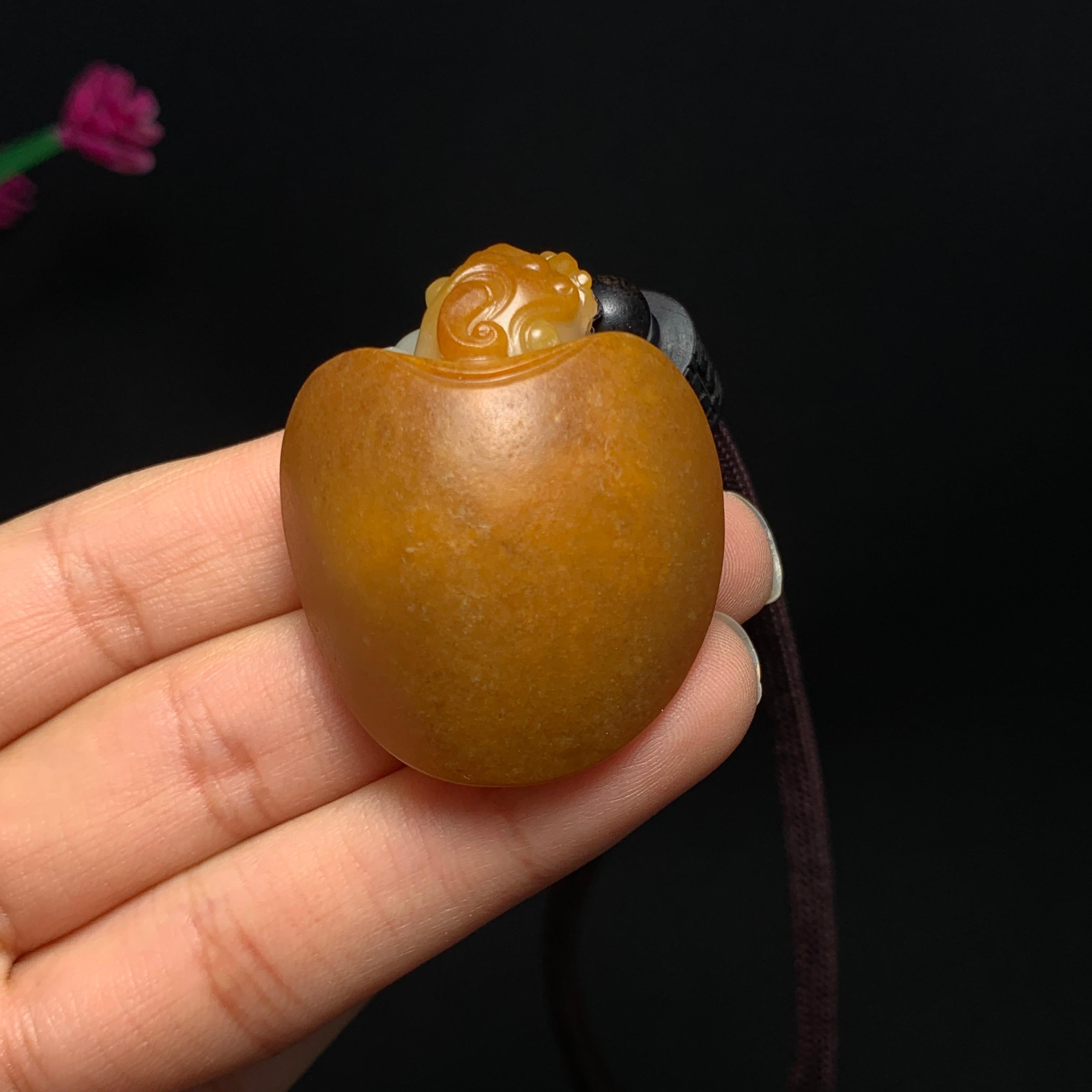 收藏级和田籽料黄沁皮玉龙龟（35.0g） – 厚德载玉