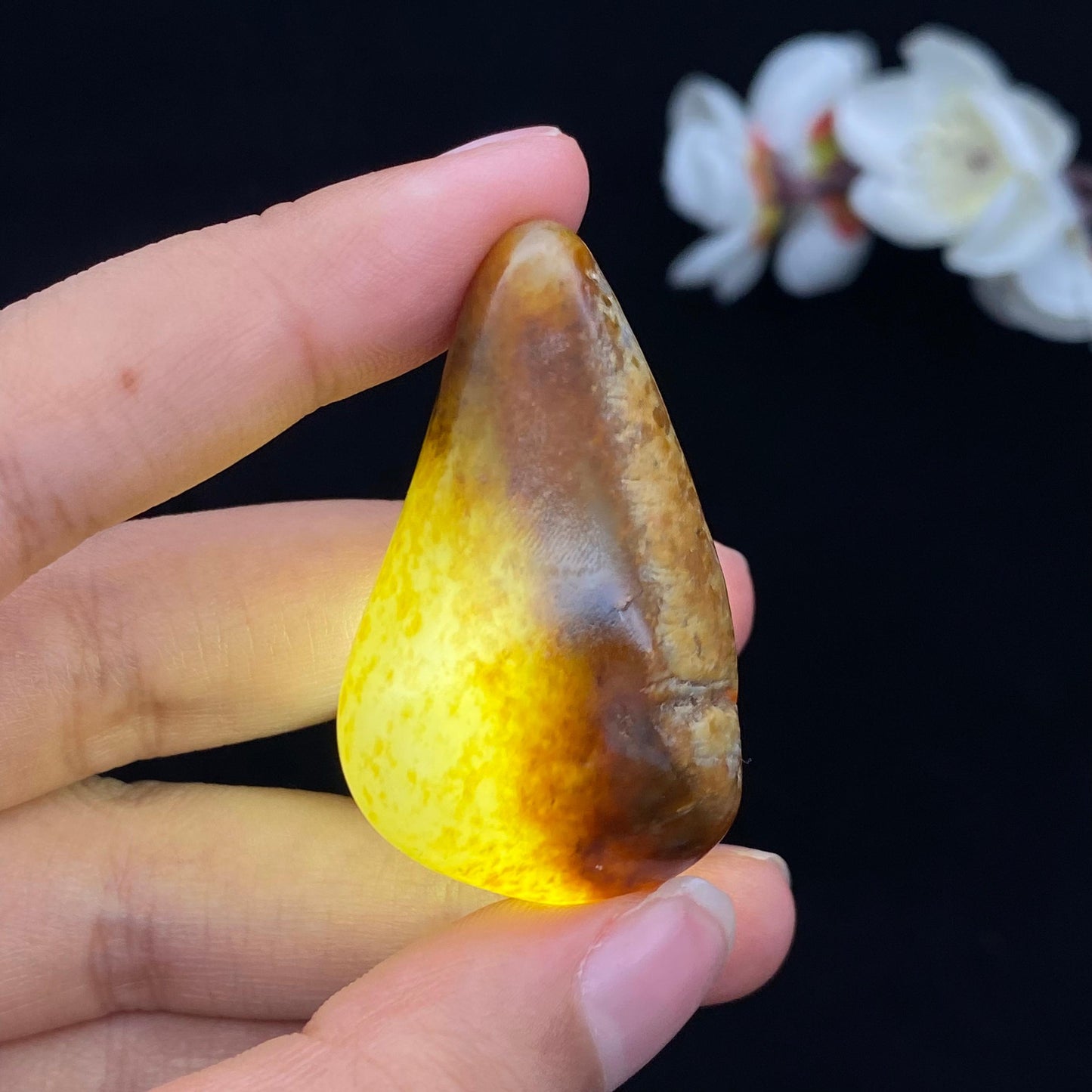 和田玉聚黄皮籽料挂件(28.9g)