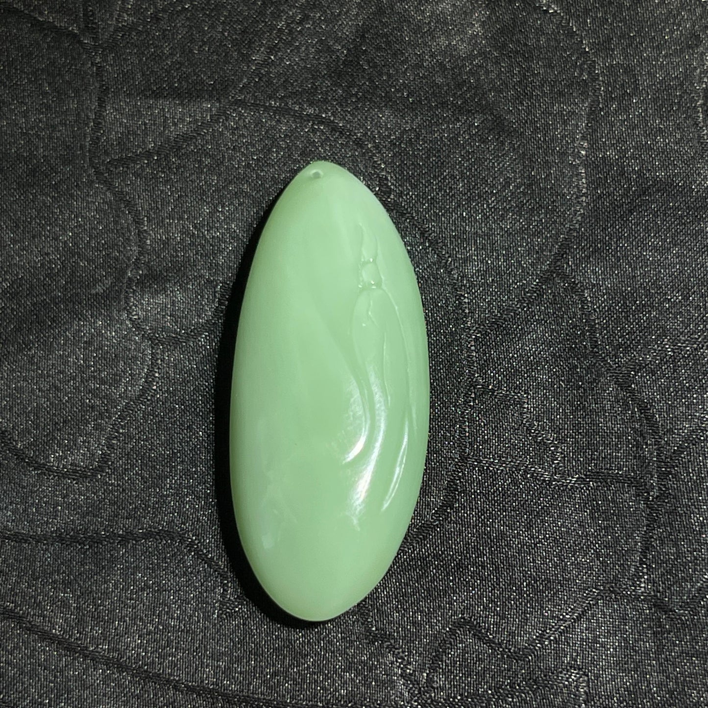 和田玉且末碧玉黑羊洞薄荷绿悟道坠(5.98g)