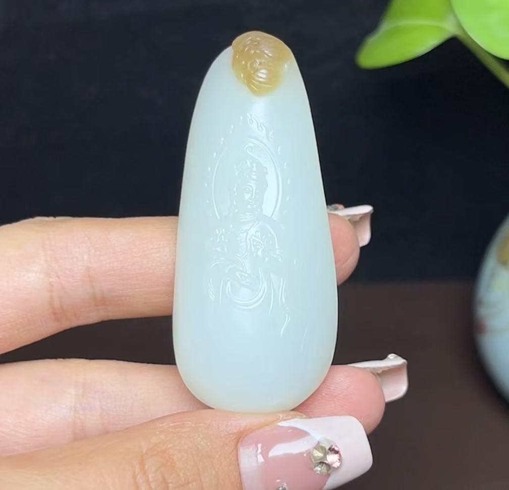 新疆和田玉且末糖白羊脂玉站观音(34.3g)