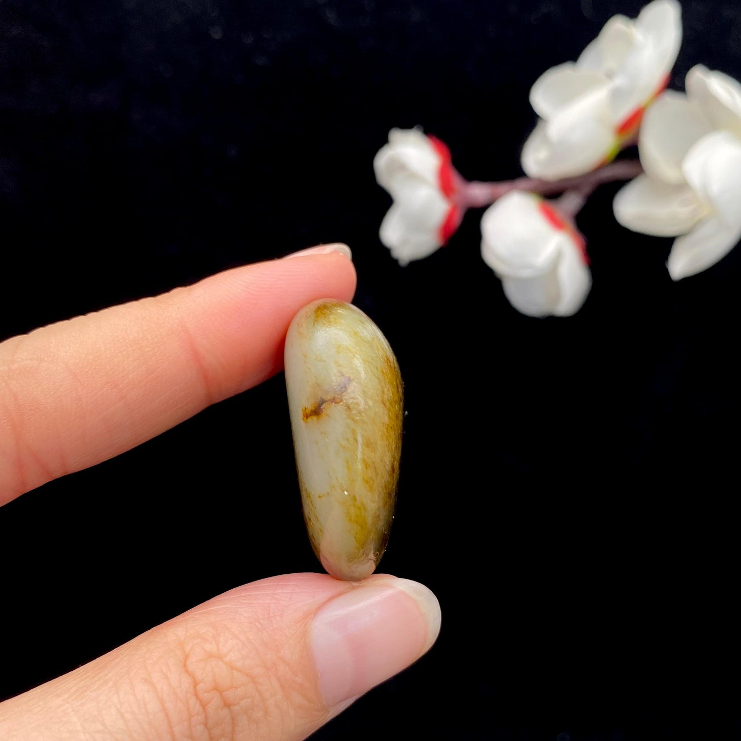 和田玉聚黑皮籽料原石(19.4g)